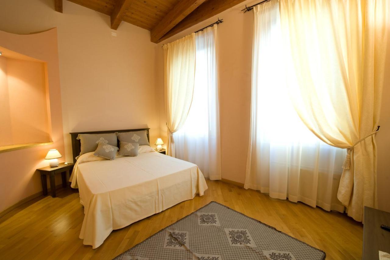 Piazza Azuni 18 Guest House Sassari Exterior foto