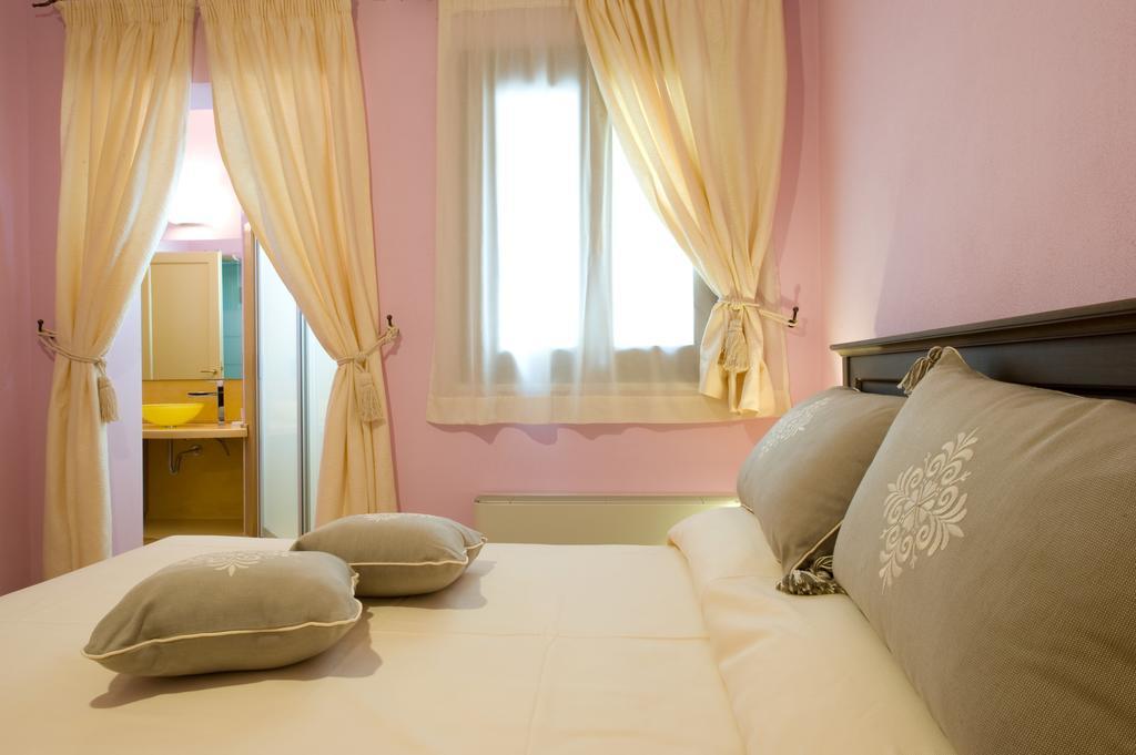 Piazza Azuni 18 Guest House Sassari Habitación foto