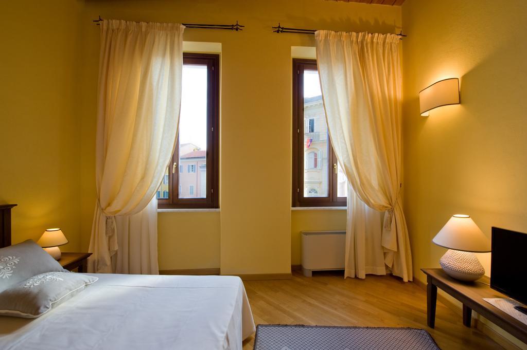 Piazza Azuni 18 Guest House Sassari Habitación foto
